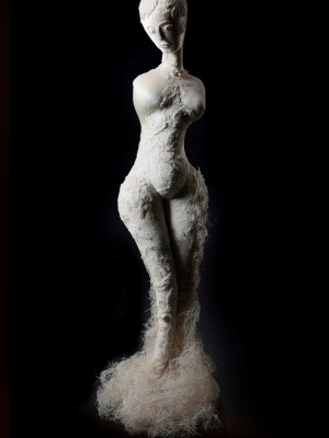 „Ein Teil von mir. Skulpturen und Puppen von Regina Herrmann“