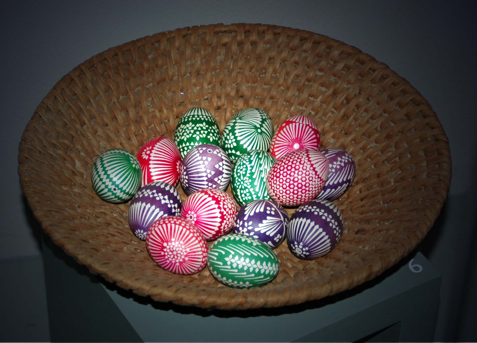 Folkartists decorate eggs in the Sorbian Museum